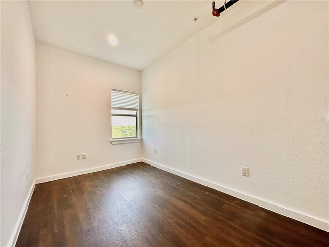 Foto del edificio - 1010 W 26th St