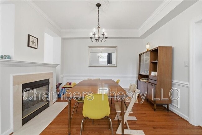 Foto del edificio - 6400 Gladys May Ln