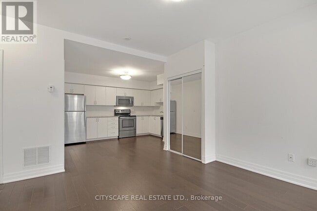 Building Photo - 380 Wallace Ave