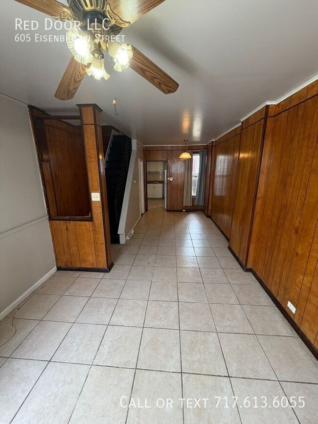 Photo - 605 Eisenbrown St House