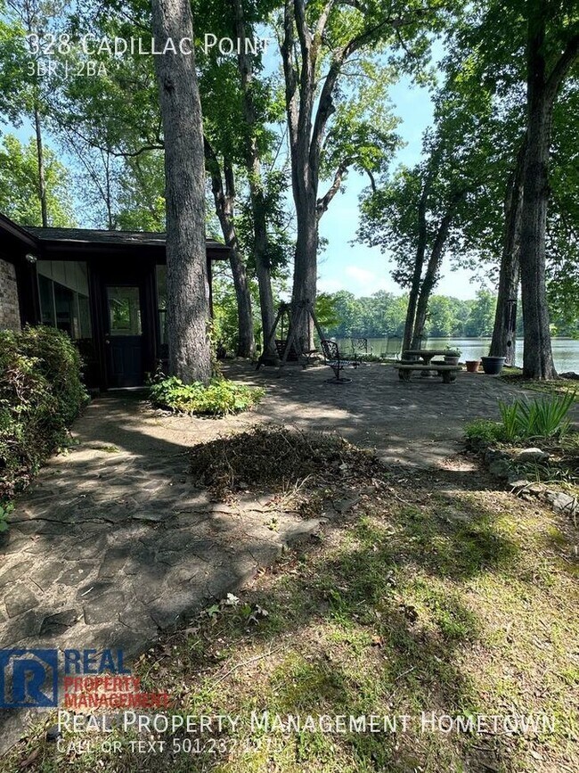 Building Photo - NEW LISTING!! Furnished LAKE Home on Beaut...
