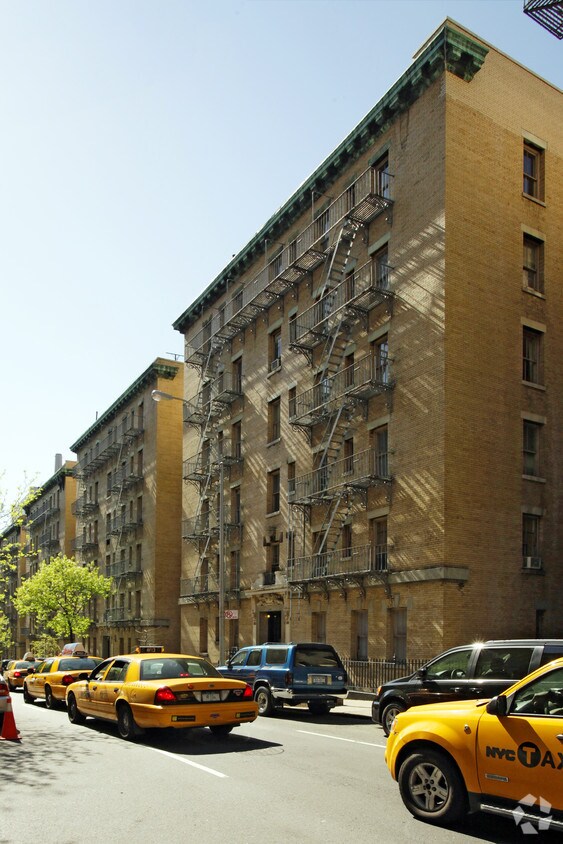Primary Photo - 410 E 65th St