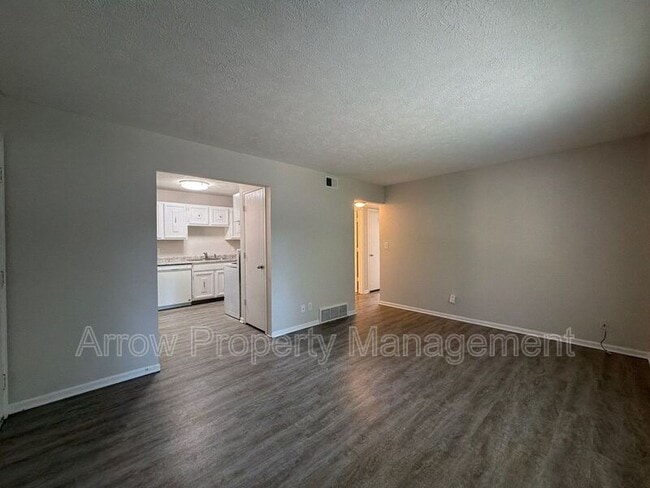 Building Photo - 922 A St