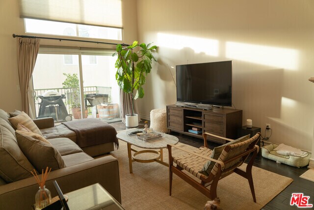Foto principal - 1353 N Fuller Ave