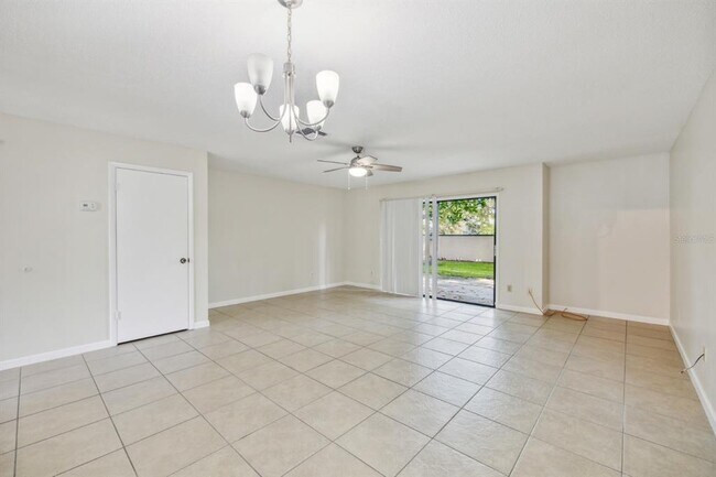Foto del edificio - 2748 Candlewood Ct