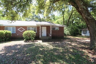 Building Photo - 637 Ditmar St