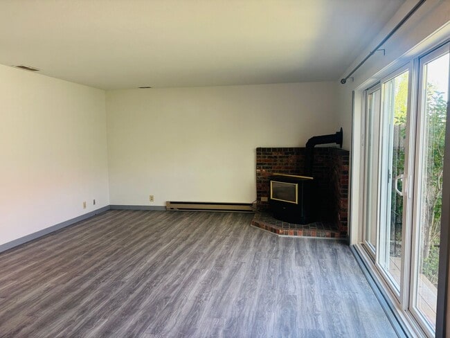 Building Photo - 3BR condo w/ garage & private yard