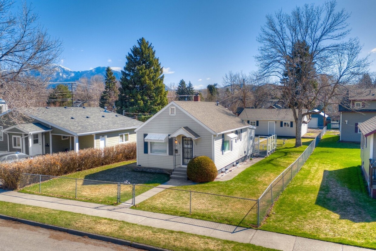 Primary Photo - Charming Historic Rental Just Blocks from ...