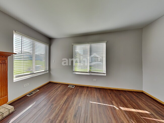 Building Photo - 624 Springwood Drive