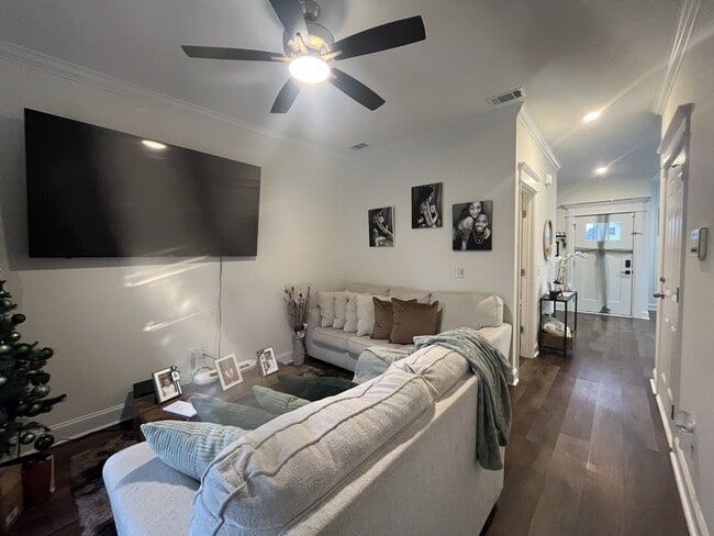 Foto del edificio - 22 Governors Blvd