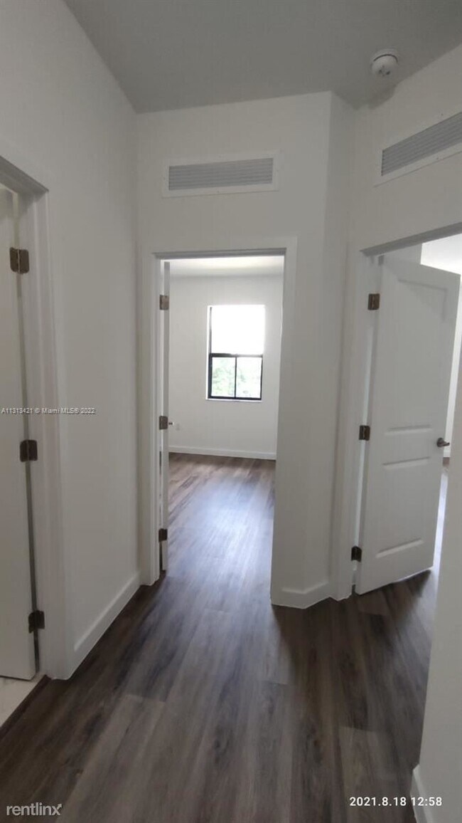 Building Photo - 2 br, 2.5 bath Condo - Century Park South ...
