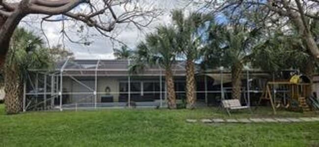 Building Photo - 4705 Holly Dr