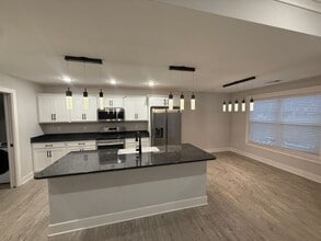 Building Photo - 4448 Venice Way