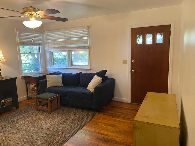 Foto del edificio - 1217 Jensen St