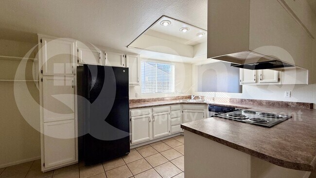 Building Photo - 6212 W Tierra Buena Ln