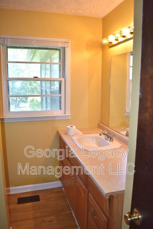 Building Photo - 148 Upson Cir