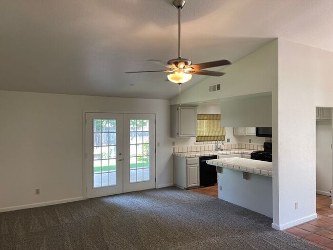 Building Photo - Modesto 3 Bedroom 2 Bath Home