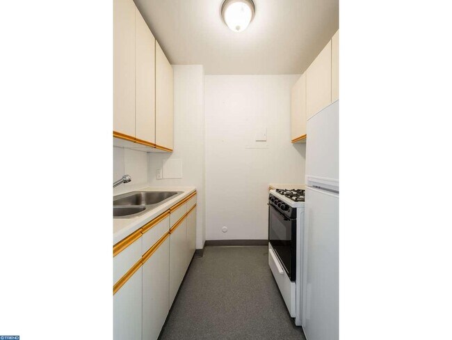 galley kitchen - 220 Locust St