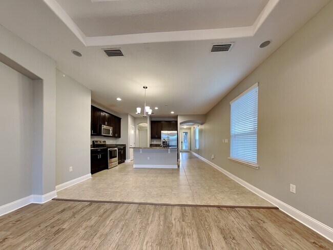 Building Photo - 832 Glendale Ln