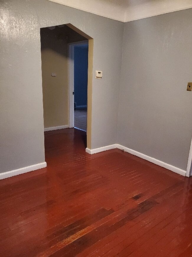 Building Photo - 2 Bed 1 Bath w/ Bonus Room - NOW AVAILABLE!