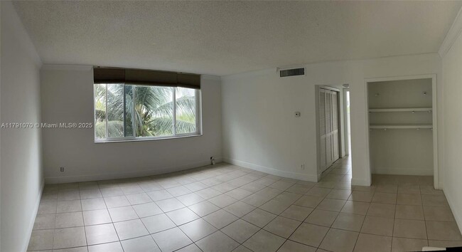 Foto del edificio - 3257 NE 13th St