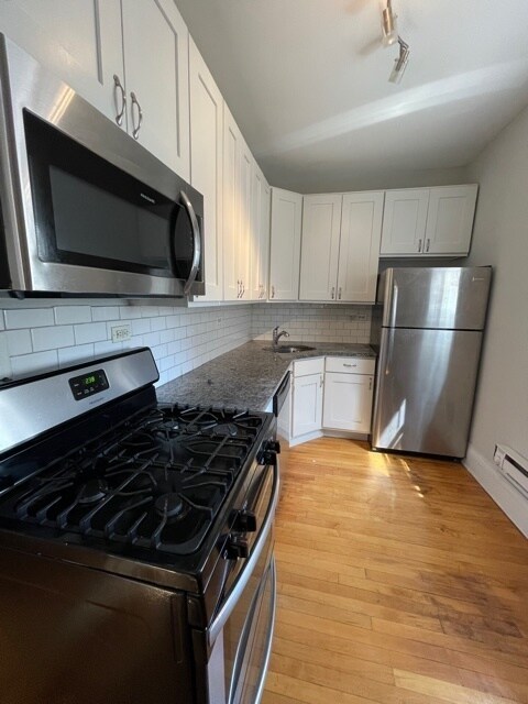 Foto del edificio - 3917 N Southport Ave
