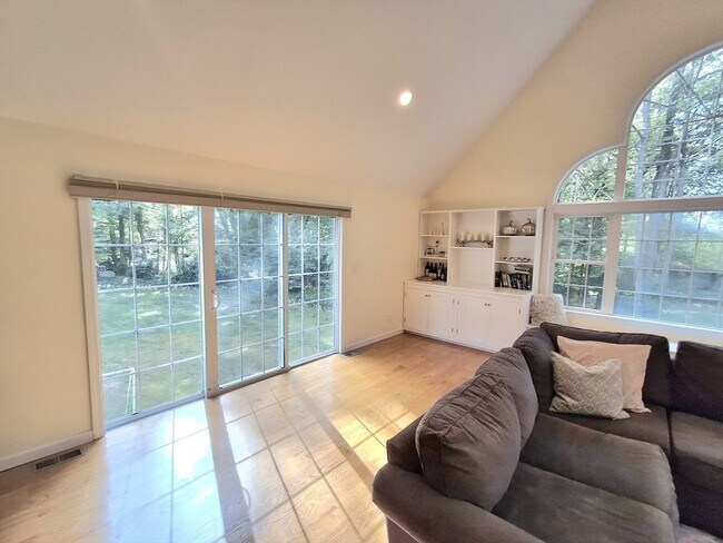 Foto del edificio - 6 Rockwood Ln