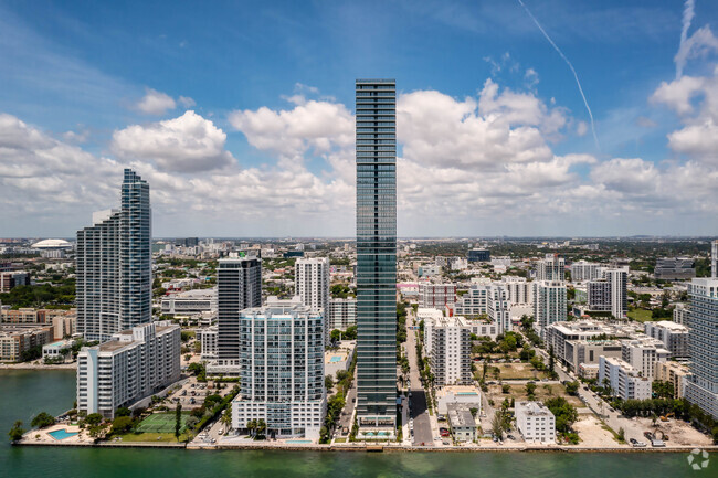 Building Photo - Elysee Miami