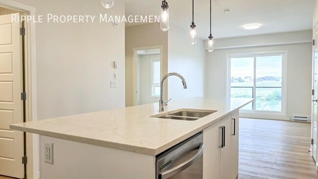 Building Photo - Modern 2 Beds, 2 Baths Apartment/Condo | 2...