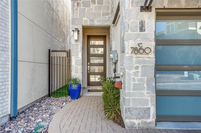 Building Photo - 7860 Minglewood Ln