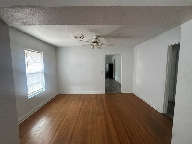 Foto del edificio - 1322 N Lincoln Ave