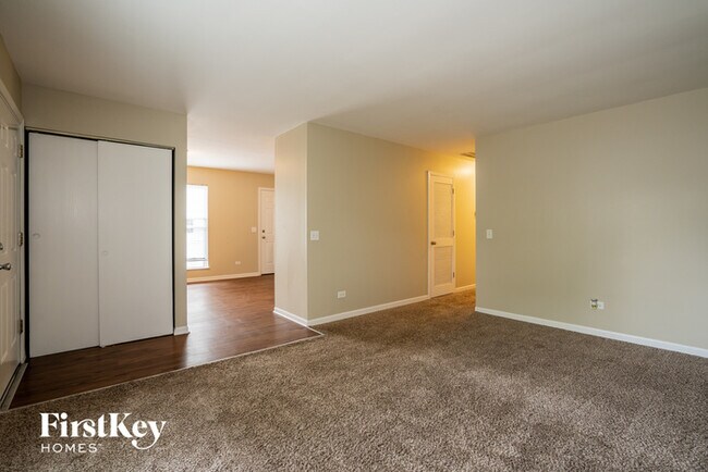 Building Photo - 319 Fairlawn Dr