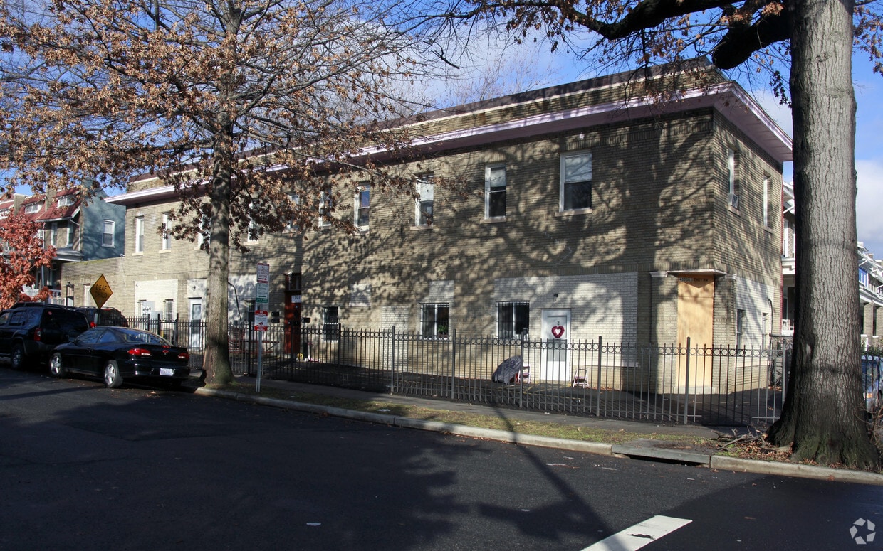 Building Photo - 4000 13th St NW