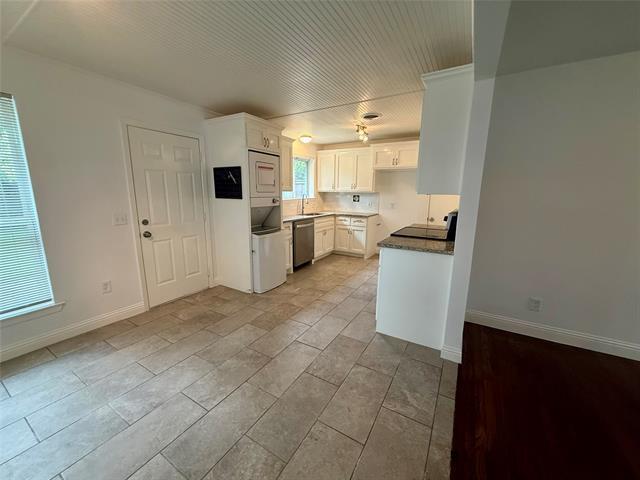 Building Photo - 2714 Maple Dr