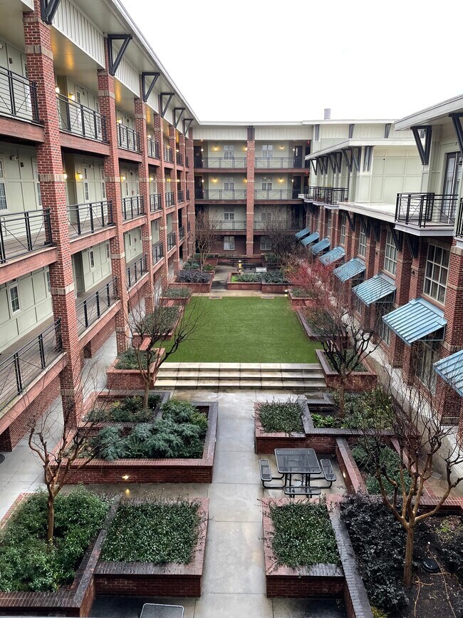 Courtyard - 1101 W 1st St