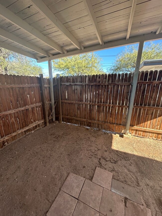 Building Photo - Apartment in Tucson's Historical Neighborhood!