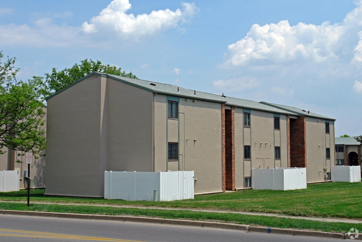 Foto del edificio - Landmark Village