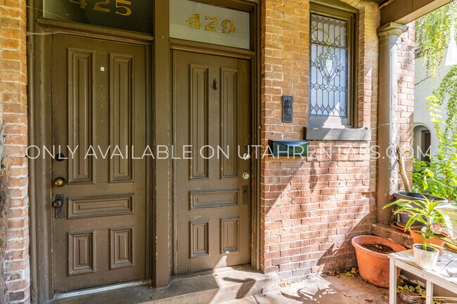 Foto del edificio - 429 E Center St