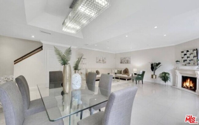 Foto del edificio - 5340 Wilkinson Ave