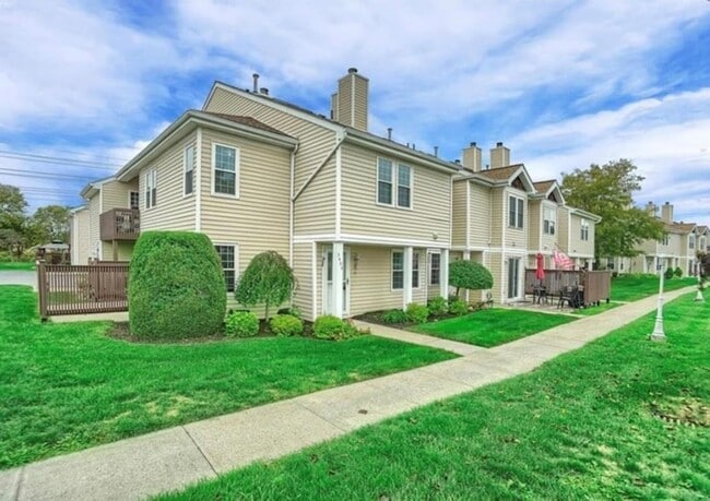 Foto del edificio - 3404 Whispering Hills Dr