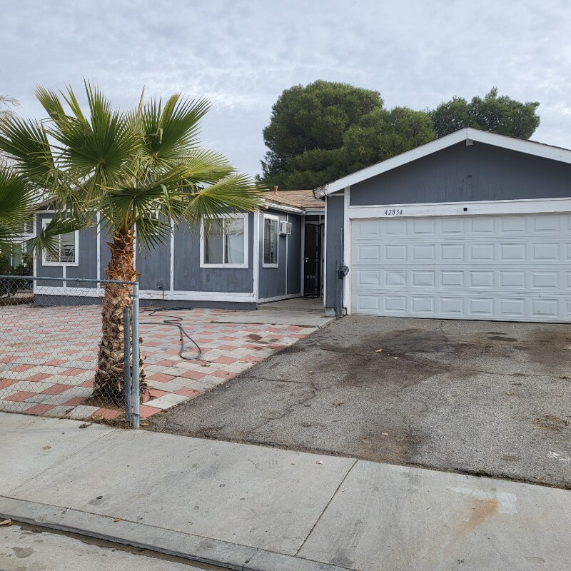 Primary Photo - 42834 Yew St