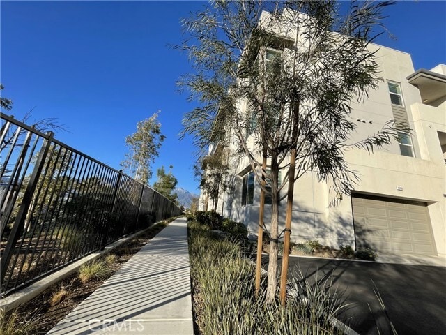 Building Photo - 9366 Solaire Pl