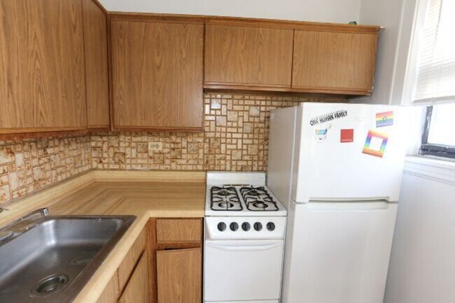 Foto del edificio - 717 W Belmont Ave