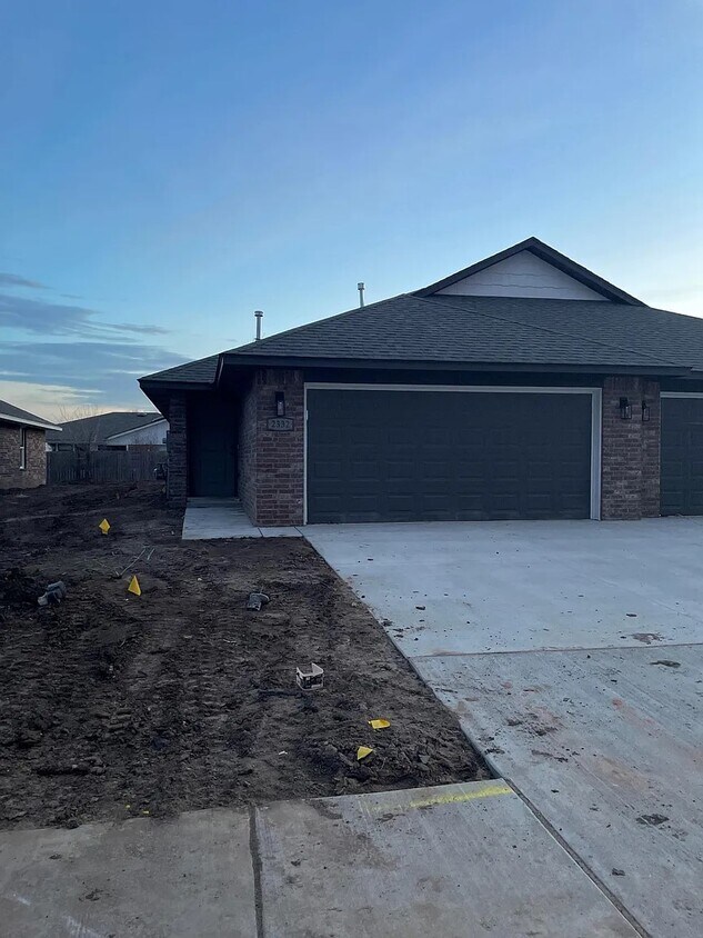 2320 SW 90th Pl, Oklahoma City, OK 73159 Townhome Rentals in Oklahoma