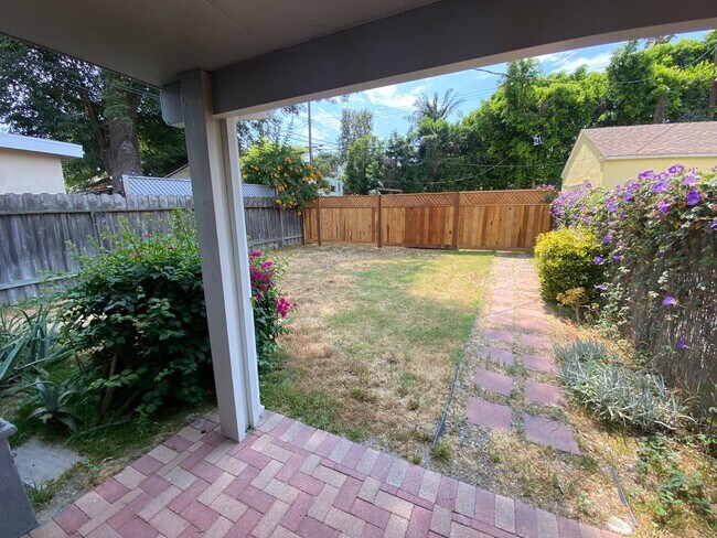 Foto del edificio - 5051 Colfax Ave