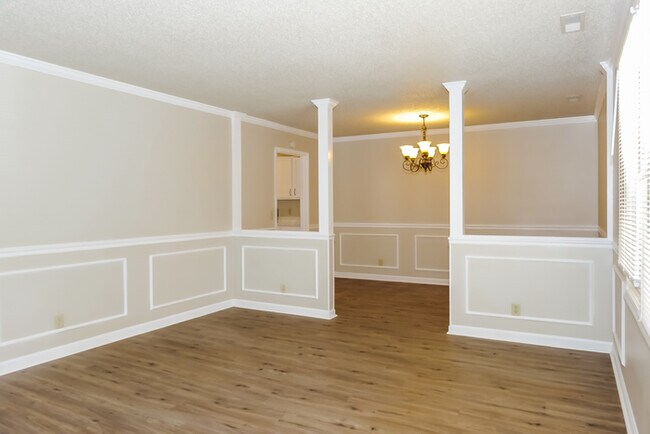 Building Photo - 387 Ita Ann Ln