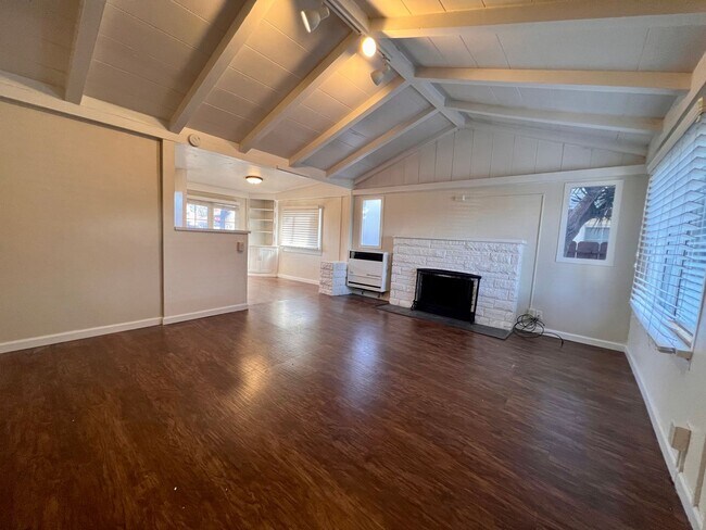 Building Photo - 401 Casanova