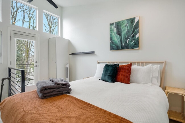 Foto del edificio - 3843 20th Ave SW