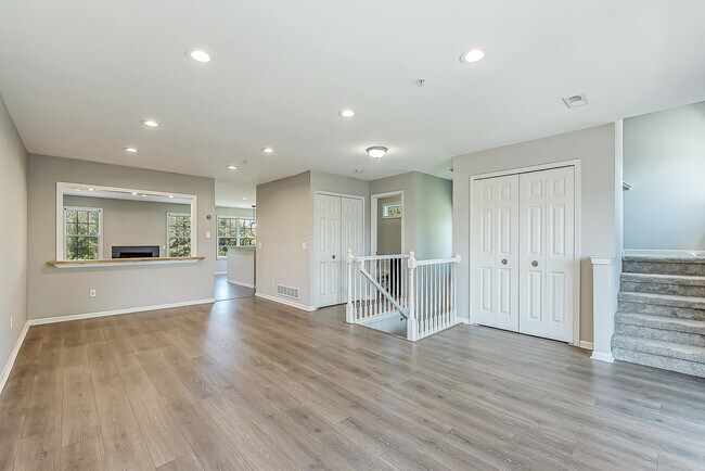 Building Photo - 2865 Barclay Wy