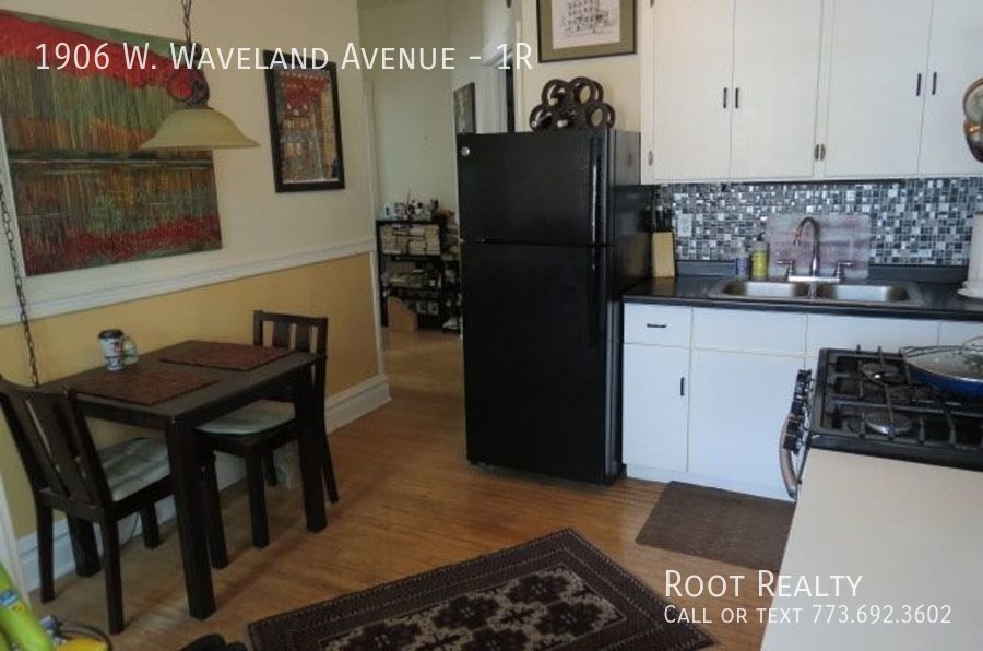 Primary Photo - North Center - Updated 1-Bedroom + Den - F...